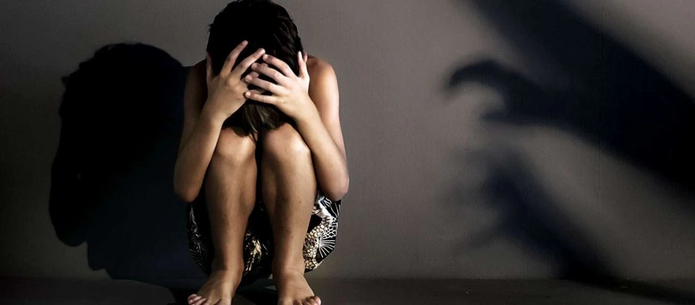 Ινδία: Ανήλικη κακοποιήθηκε σεξουαλικά από 19χρονο στο μεγαλύτερο κέντρο θεραπείας της χώρας (βίντεο)